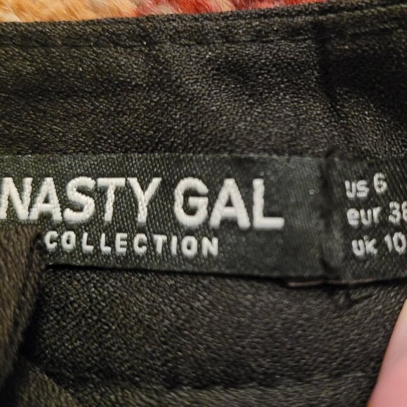Nasty Gal Tiering Up My Heart Pleated Pants NWOT! - Picture 8 of 10
